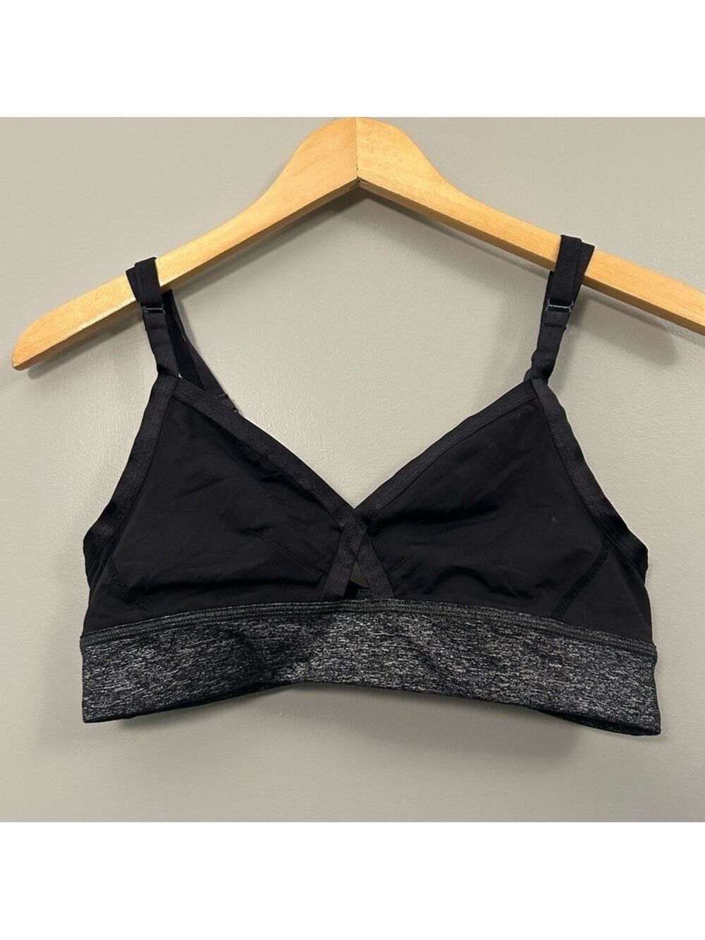 Lululemon Size 10 Sports Bra Black and Grey
